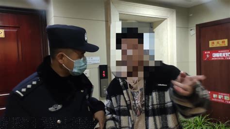安庆53岁“惯偷”被抓 民警一看“老熟人”！_凤凰网视频_凤凰网