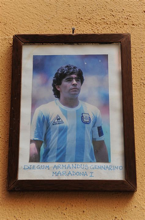 纪念球王｜马拉多纳，一代人的灯塔，阿根廷人心中的神_凤凰网体育_凤凰网