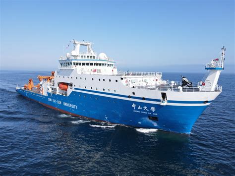 我国完全自主研发、自行设计、自行建造的第一艘10000TEU集装箱船“中海之春”号签字交工 - 橙心物流网
