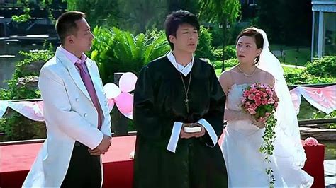 爱情公寓：公寓王铁柱和田二妞结婚，神父吕子乔，用搞笑的中式英语主持了一场爆笑婚礼_腾讯视频
