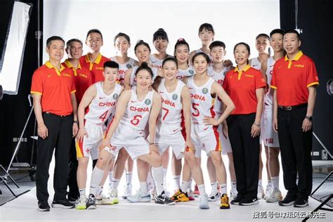 中国女篮世界杯12人大名单！迪拉娜首次入选国家队，杨舒予等3人意外落选_效力_体重_身高