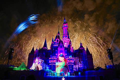 美炸了！亲证迪士尼5周年庆典，世界第一个漫威烟花，热血沸腾！|漫威_新浪新闻