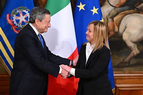 梅洛尼宣誓就职，成意大利首位女总理_我苏网