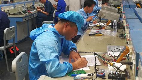 南方电网广东梅州兴宁局 五华局的供电人员到第一现场抢修复电 - 铜马电力