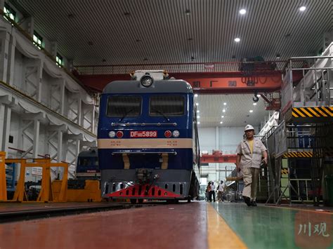 四川今年首批“资阳造”出口机车头在宜宾港发往泰国 - 区域 - 华西都市网新闻频道