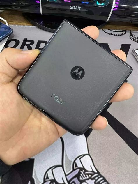 摩托罗拉 Razr 5G 发布：售 12499 元 | 爱搞机