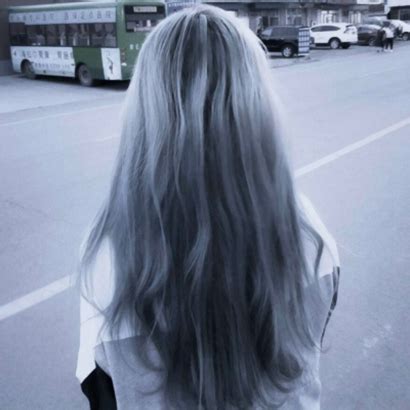 温柔的染发女生头像