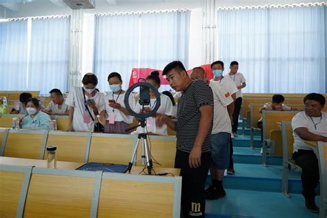 禹州市电商进农村综合示范项目在鸠山镇举办电商实操技能提升培训班