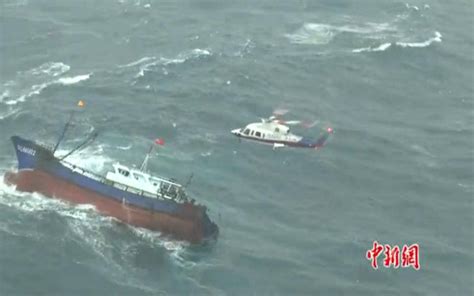 台湾海峡载11人渔船事故救援现场_手机凤凰网
