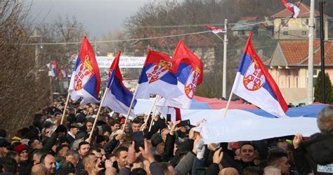 科索沃北部冲突加剧，塞尔维亚进入“最高级别战备状态”|科索沃|塞尔维亚_新浪新闻