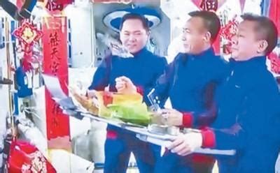 航天员在全面建成的中国空间站过春节 吃饺子_手机新浪网