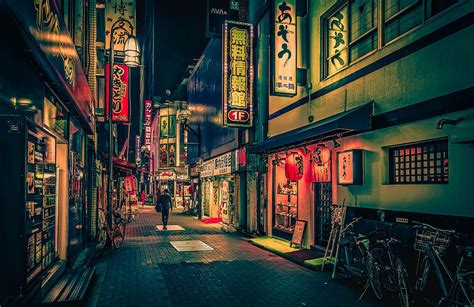 纸醉金迷的日本街头 昏黄幽暗的夜间都市__凤凰网