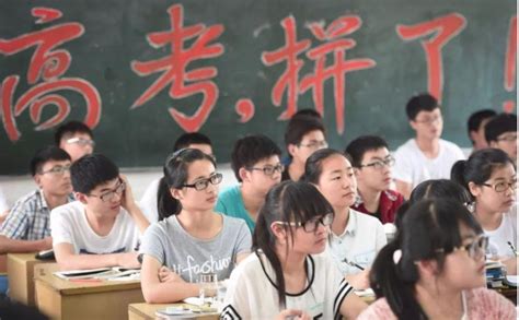 学校举行2023年退役大学生返校欢迎仪式暨座谈会-重庆交通大学新闻网