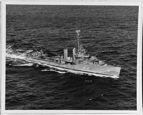 80-G-321652 USS Farragut (DD-348)