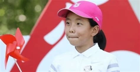 刘国梁13岁女儿冲世界第一！赛后全英文接受采访_凤凰网