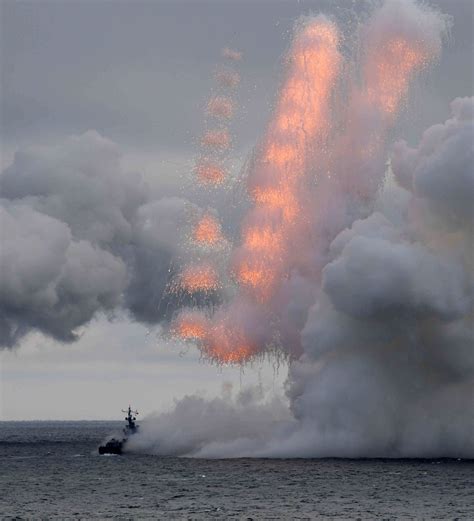 莫斯科号巡洋舰沉没图片流出 被导弹击中起火 损管不力 导致进水沉没