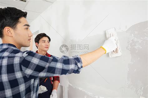 装修工人涂擦墙腻子刷墙高清图片下载-正版图片501581689-摄图网