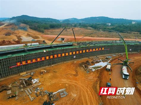 永新高速陈木冲大桥全幅贯通_交通建设_交通频道