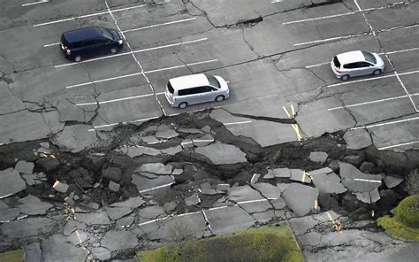 航拍日本九州7.3级地震现场 山崩地裂