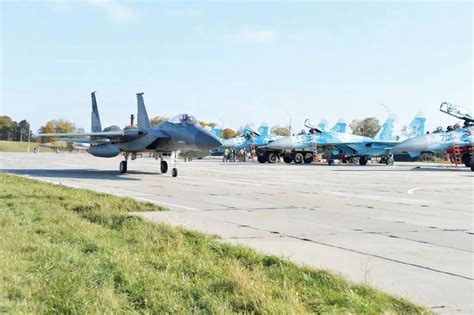 乌克兰F16飞行员即将开始战斗飞行培训_凤凰网视频_凤凰网