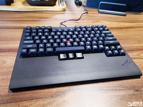 联想ThinkPad X1 Carbon笔记本电脑评测：舒适的键盘和触摸板！