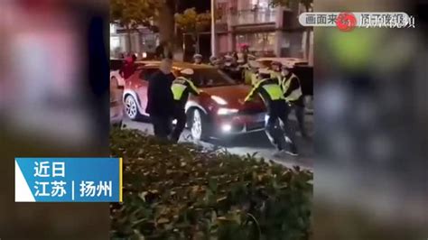 拒不配合夜查，男子强行开车顶着民警行驶_凤凰网视频_凤凰网