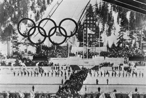 1924年第一届冬奥会珍贵旧照，运动员扛着扫把比赛|冬奥会|法国|扫把_新浪新闻
