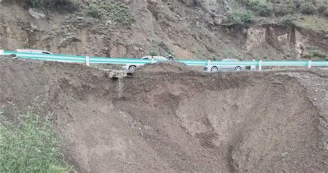 新疆景区突发泥石流：游客惊险逃命！刚离开峡谷底部泥石流就汹涌而至-新闻频道-和讯网