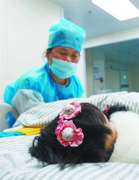 6岁脑癌女孩病情复发离世 妈妈含泪捐女儿遗体_大豫网_腾讯网