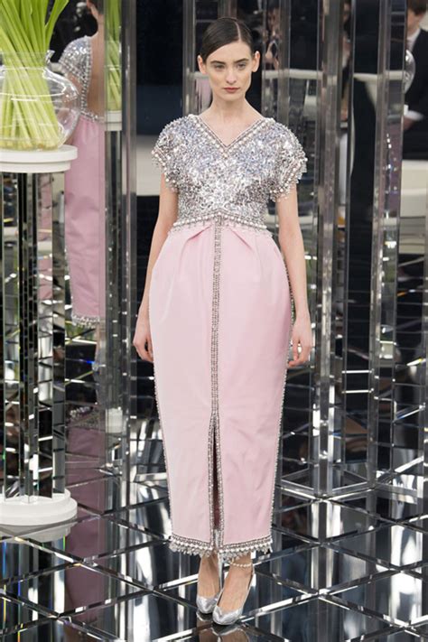 香奈儿 Chanel 2018春夏高级定制发布秀 - Couture Spring 2018 - 天天时装-口袋里的时尚指南