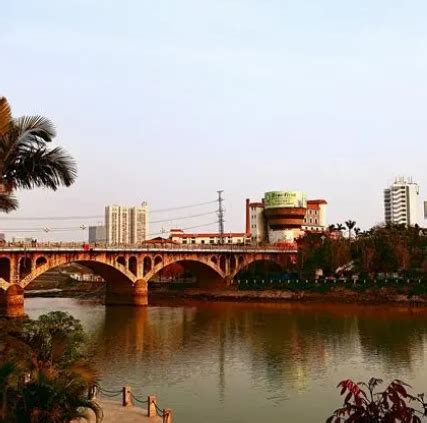 广西钦州：“云端”大桥-人民图片网