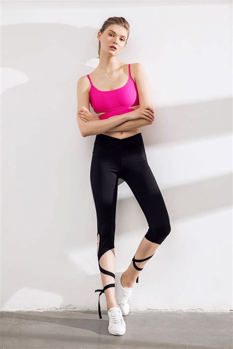 一件代发缠绕式瑜伽裤健身裤芭蕾灵感舞蹈绑带紧身瑜伽训练七分裤-阿里巴巴