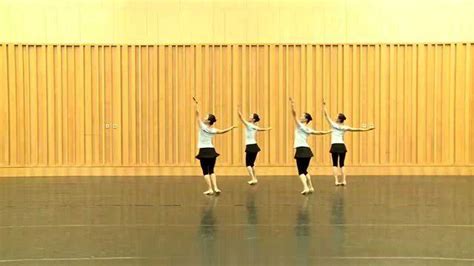 且吟白纻停绿水,长袖拂面为君起—— 重大教工舞协表演白纻舞《在水一方》-重庆大学外国语学院