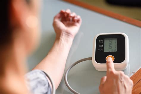老年人高血压的特点、降压药物选择和用药注意事项|高血压|降压药_新浪新闻