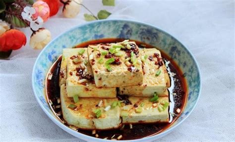 臭豆腐怎么做好吃?臭豆腐的家常做法，只吃一口就会爱上它！