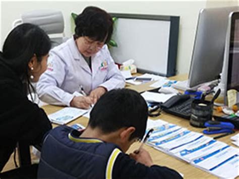 博爱医院黄牛办理住院黄牛票贩子电话-脑干出血病人在博爱医院找哪个大夫比较好 