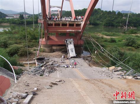 福建武夷山公馆大桥发生坍塌事故-中新网