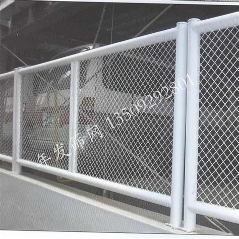 绿色包塑菱形孔防护网 车间隔离果园公园道路护栏网 钢板网护栏-阿里巴巴