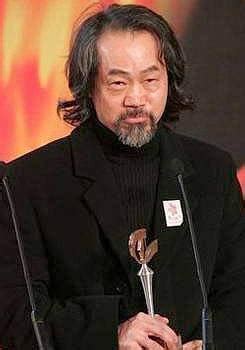 “西装暴徒”元华，香港电影的牺牲品，却因为《功夫》又红了15年_李小龙