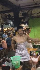 泰国猛男餐厅&男模外卖爆火：前者太骚，后者贴心！店家一定看穿了你的寂寞！|外卖_新浪新闻
