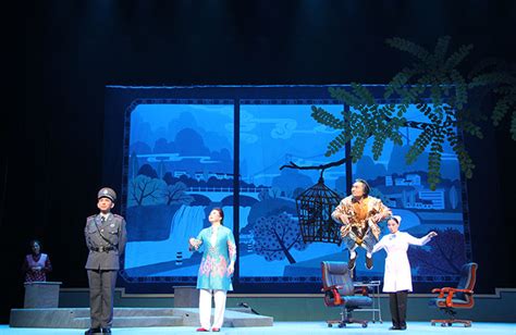 豫剧《老子·儿子·弦子》长安大戏院讲述啼笑皆非的故事-河南文化网