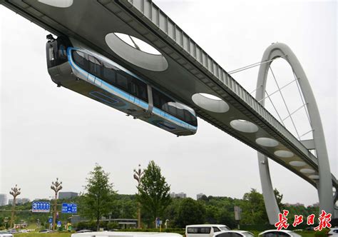 网友评价：中国首列商用无人驾驶空中列车在武汉高科技园区试运行-网帖翻译-龙腾网