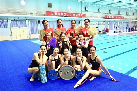 中国花样游泳队出征东京奥运会_新体育网
