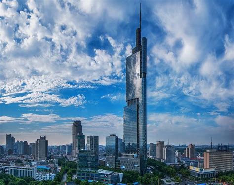 50秒登顶300米高楼 全国网媒探访绿地普利中心_胶东在线旅游频道