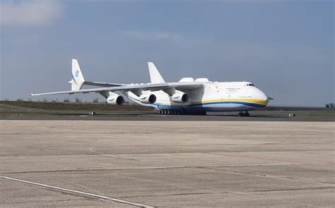 世界最大飞机安-225（Antonov-225）型大型运输机由中国飞抵德国