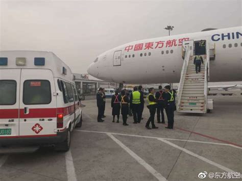 飞机刚出国境线时旅客突发疾病，东航放油39吨备降北京机场救人