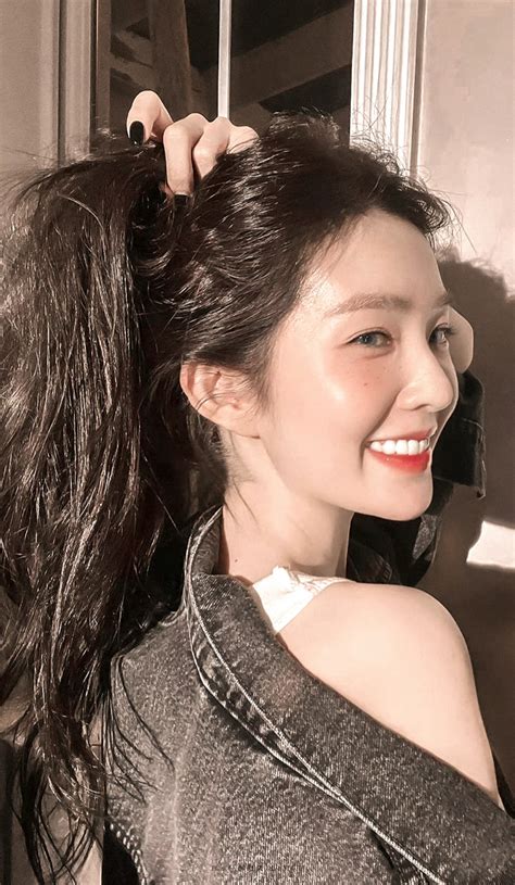 裴珠泫妆容甜美女生头像