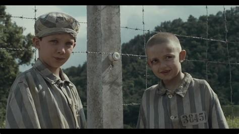 《穿条纹睡衣的男孩》纳粹军官儿子为友谊穿上条纹衣却被一起屠杀 - 知乎