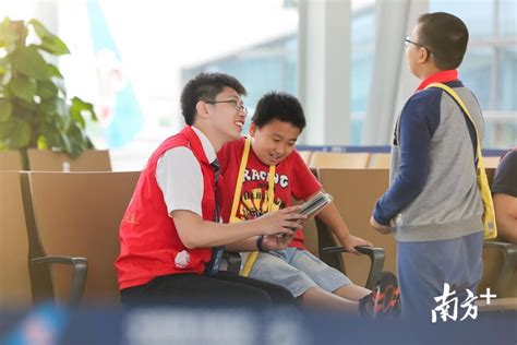 南航大连公众开放日 20组家庭体验"邮寄儿童"服务-中国民航网