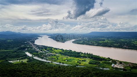 澜沧江是湄公河上游在中国境内河段的名称，藏语称为拉楚